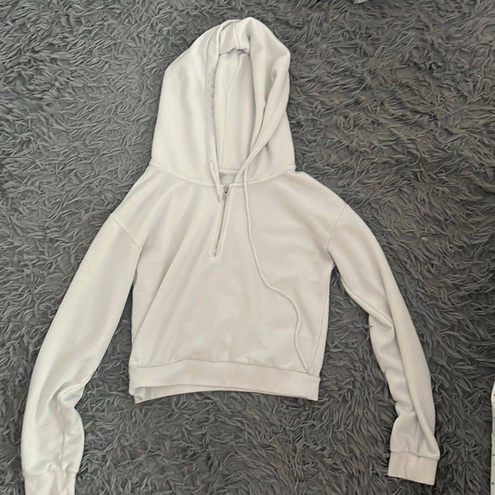 White cropped sweatshirts